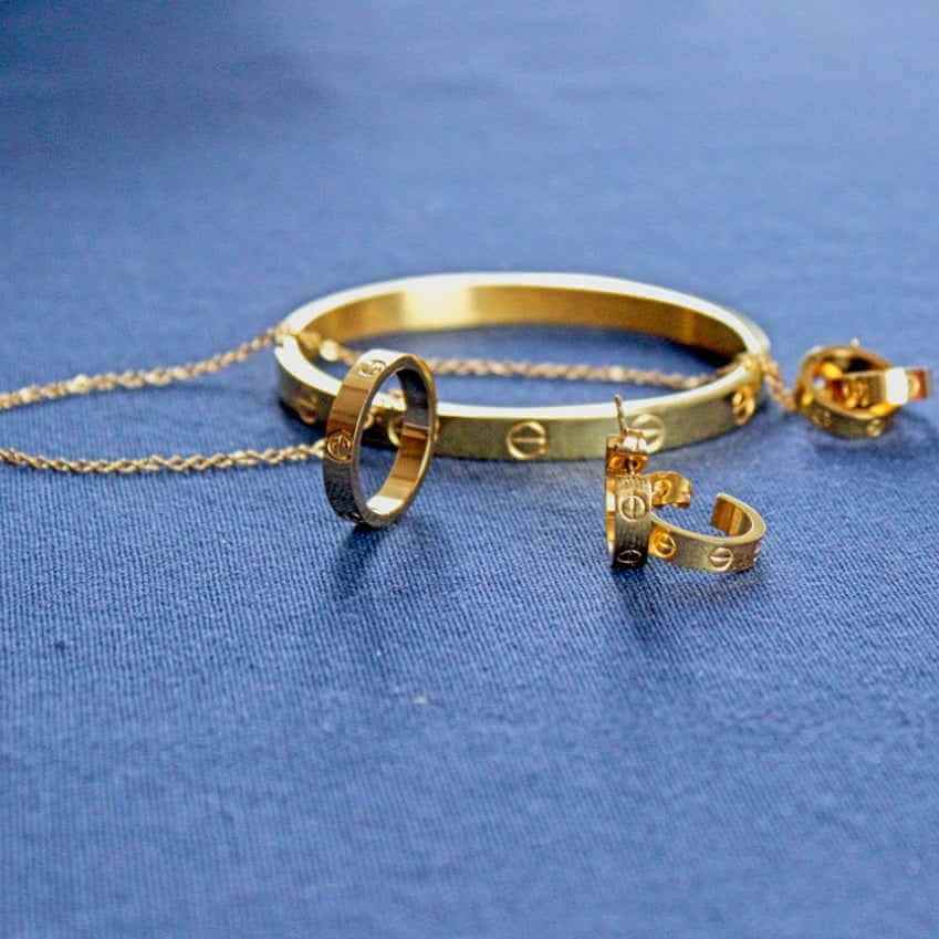 Queen's Jewelry Set featuring a regal statement necklace and matching crown-inspired earrings.